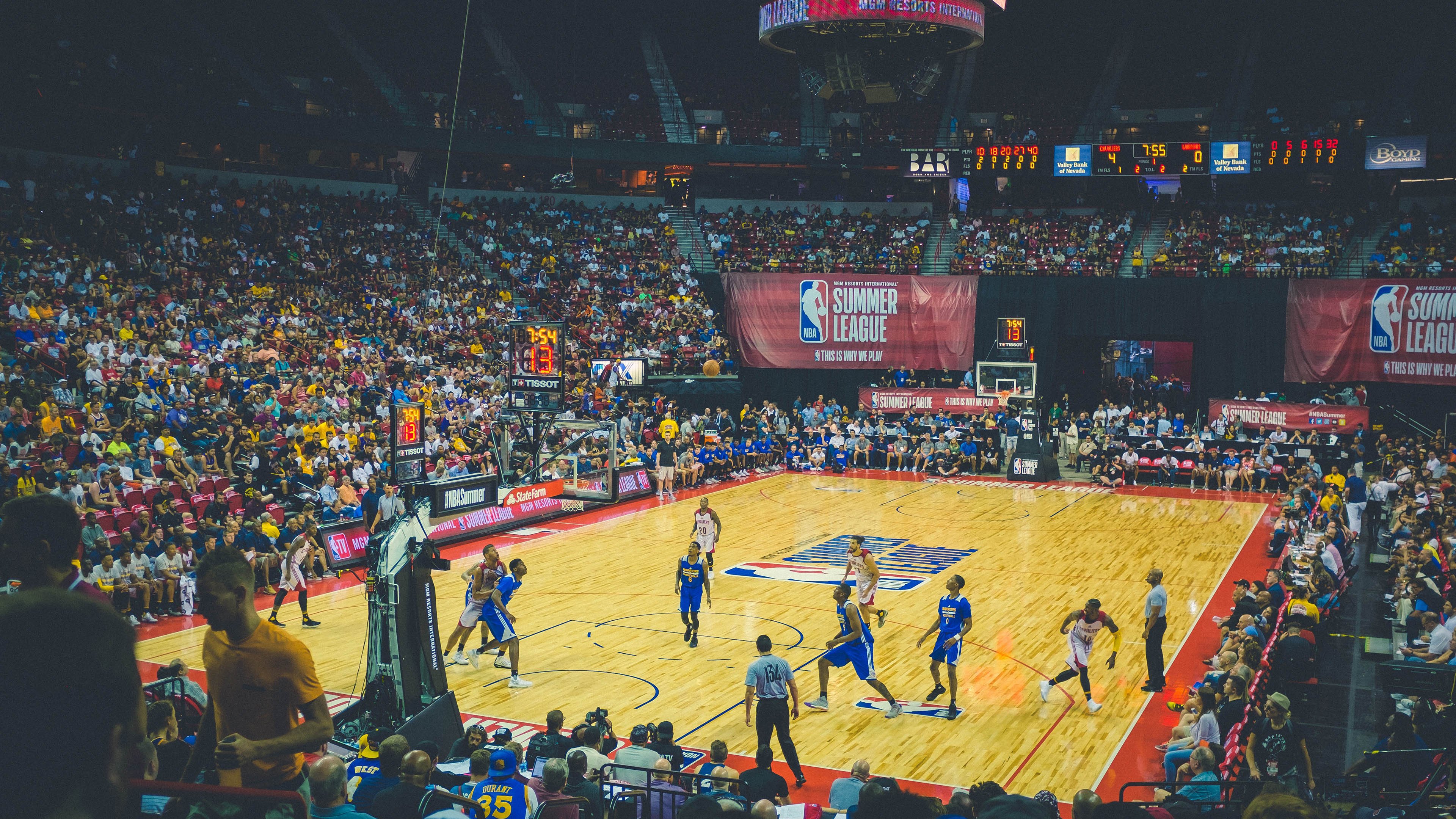 步行者逆光争冠，爱德华兹里程碑之夜照亮太阳之战