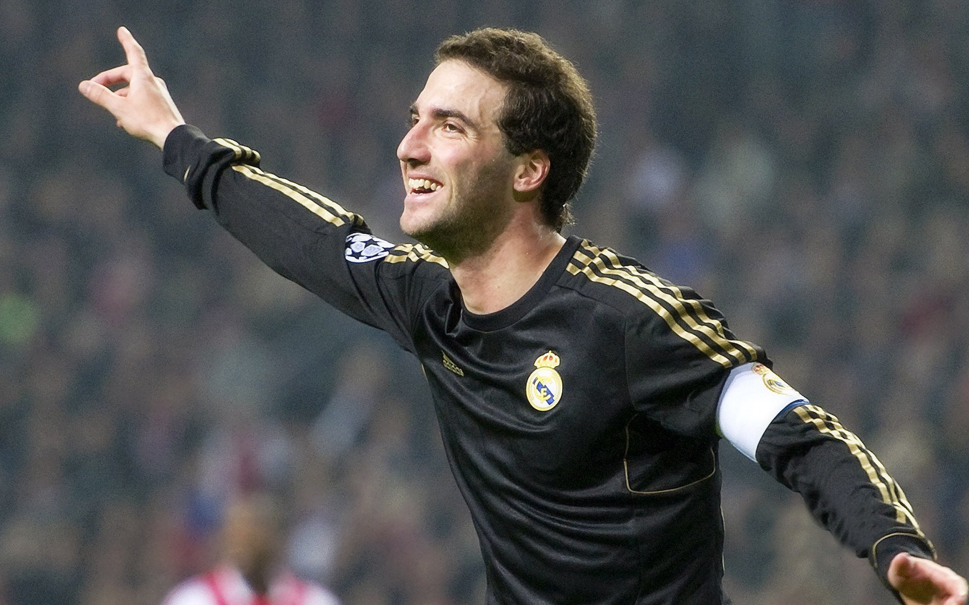 F1街道赛之夜，当卡塞米罗扛起全队，引擎轰鸣中的孤勇者